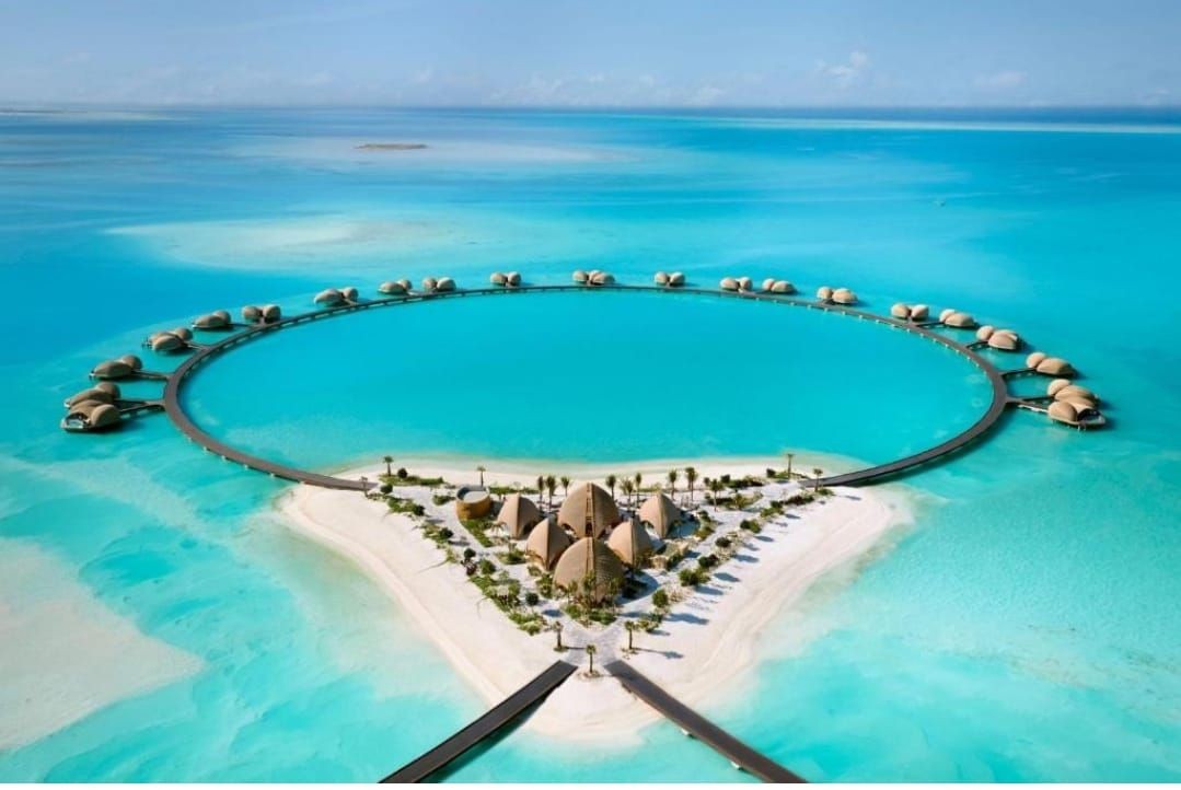  Pearl of the Red Sea: A Private Journey to Nujuma - High-End                          
