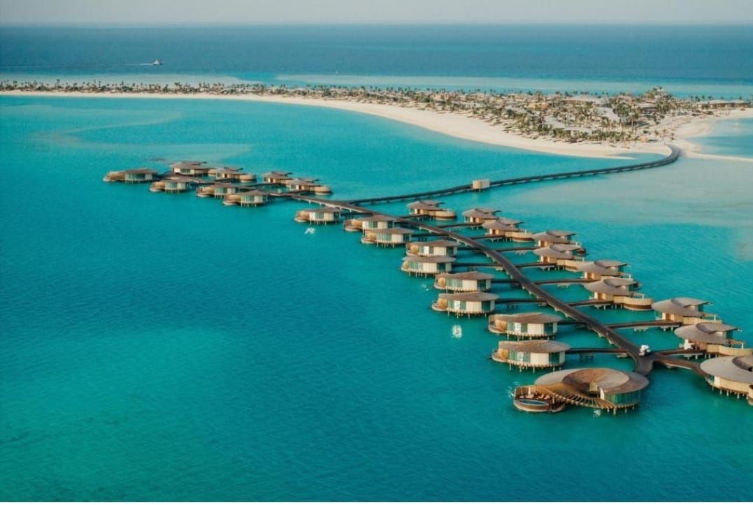 Royal City & Coral Coast: Riyadh and Umluj  The "Saudi Maldives"