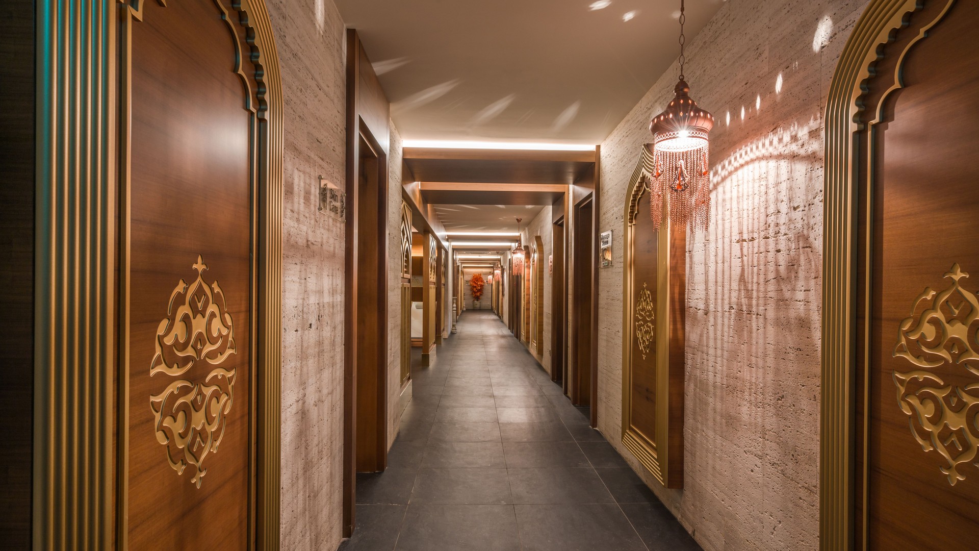 current trends in luxury travel to mecca